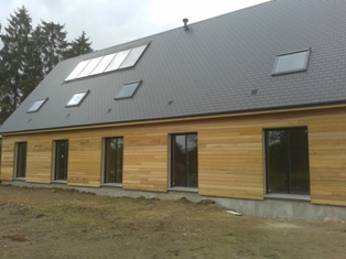 construction en Normandie d`une maison bois avec bardage extérieure en red-cedar, maison construite sur mesure en haute-normandie